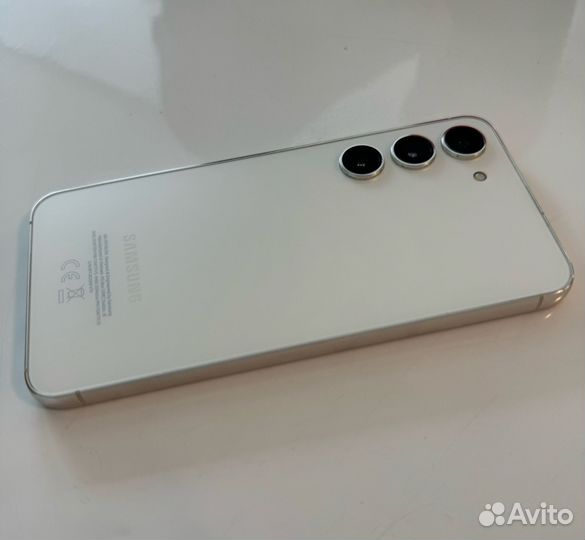 Samsung Galaxy S23, 8/256 ГБ