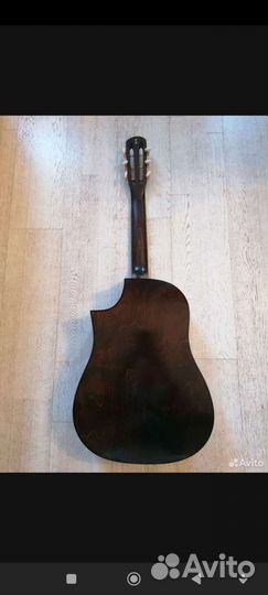 Акустическая гитара