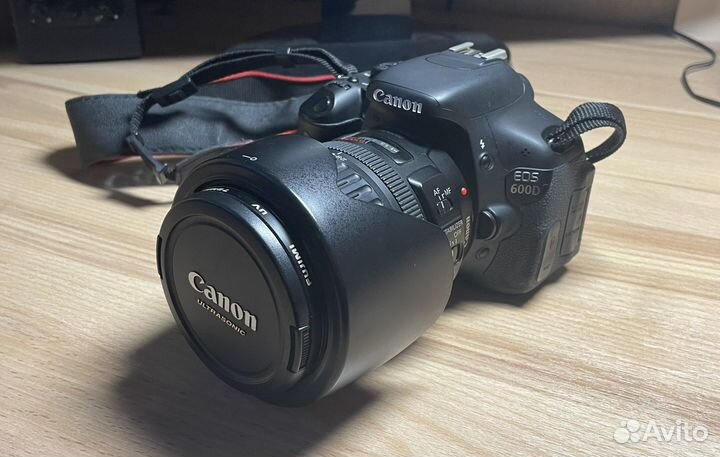 Зеркальный фотоаппарат Canon EOS 600D