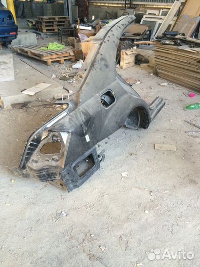 Задняя правая крыло на Mercedes 221