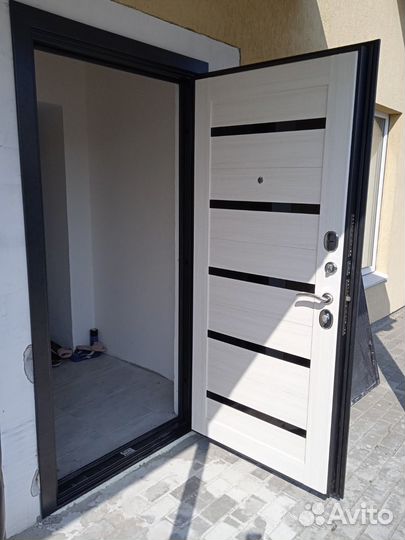 Дверь входная Сотка эшвайт