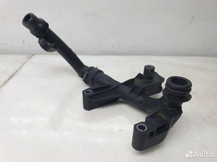 Патрубок системы охлаждения Mercedes-Benz E C207