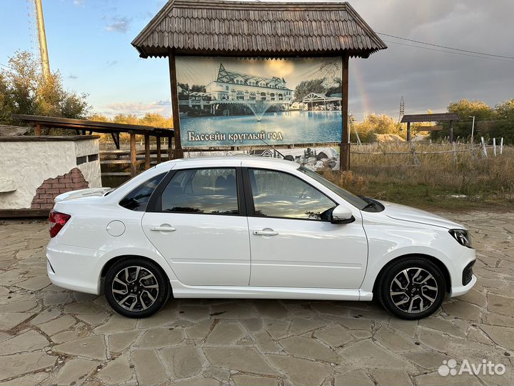 LADA Granta 1.6 МТ, 2023, 300 км