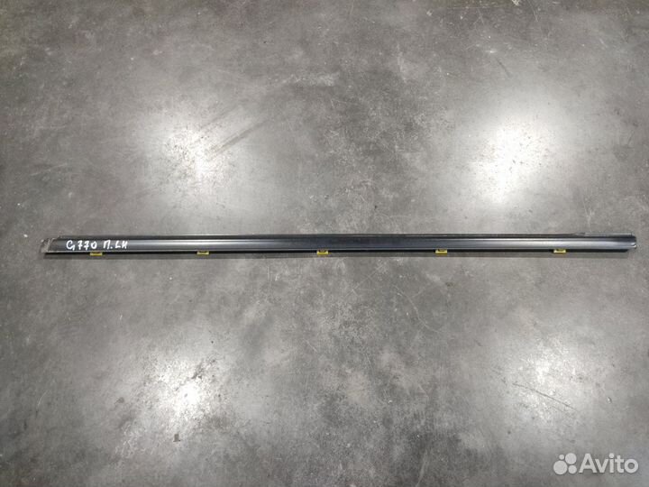 Молдинг (уплотнитель) стекла передний левый