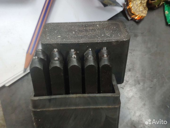 Клейма шрифт цифры 2