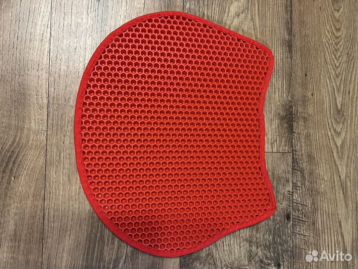 Коврик под миски и туалет