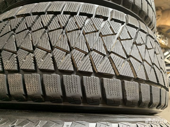Bridgestone Blizzak DM-V2 275/45 R20