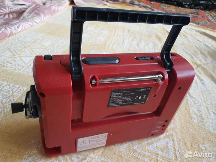 Радиоприемник-фонарик для дачи, туриста