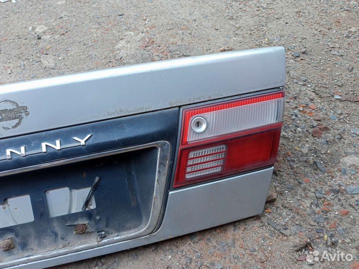 Крышка багажника на Nissan Sunny B14