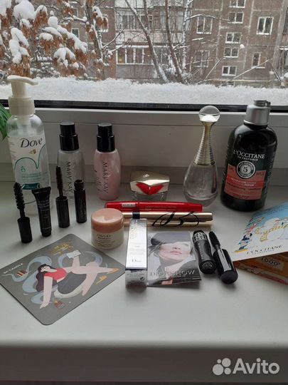 Пустые баночки из под кремов и косметики