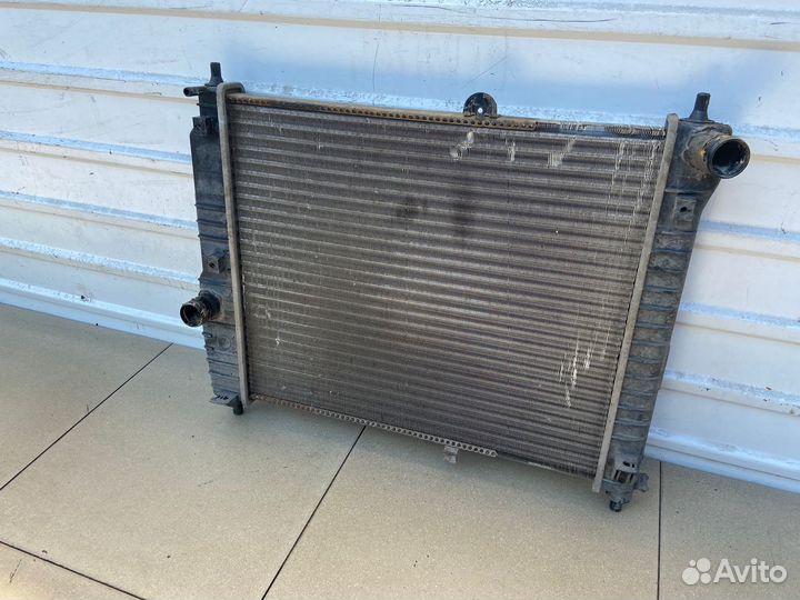 Радиатор охлаждения Chevrolet Авео Т200