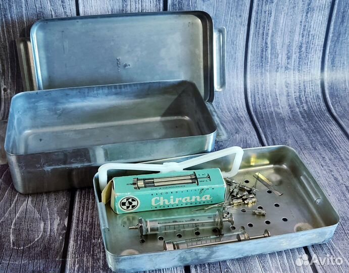 Новый набор стерелизатор, шприцы и иглы СССР