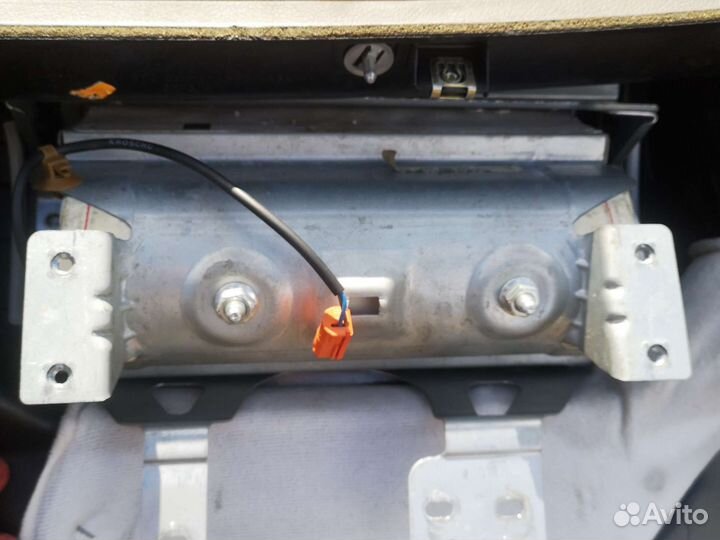 Подушка безопасности в торпедо Audi A4B5