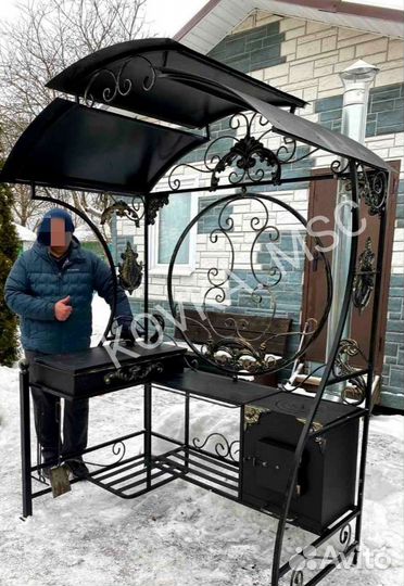 Мангал с крышей
