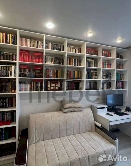 Книжный шкаф