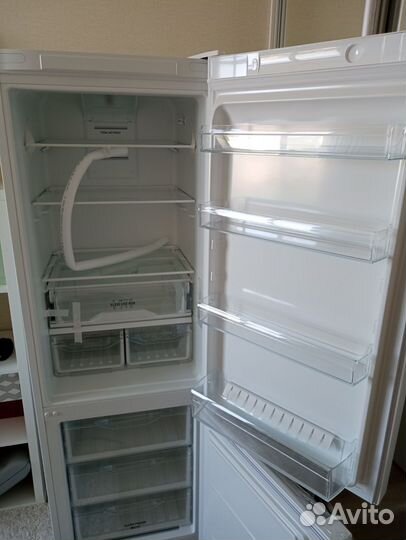 Холодильник Indesit ITF 118W Total no frost новый