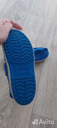 Сандалии crocs j1
