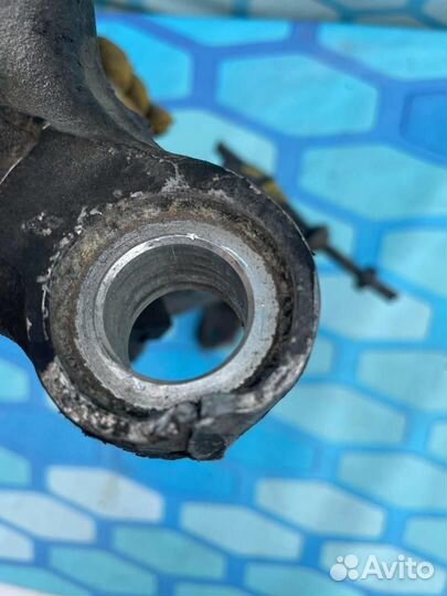 Кулак поворотный передний левый 8K0407253AB