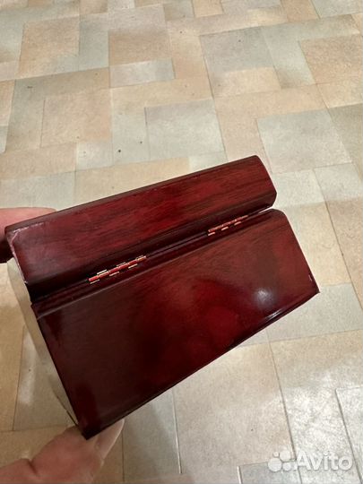 Подарочная коробка из дерева