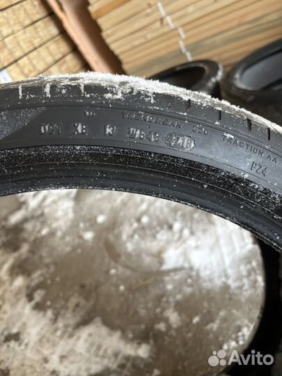 Pirelli P Zero PZ4 255/35 R21 98Y