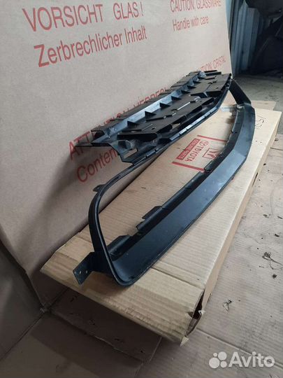 Рамка решетки переднего бампера Dodge challenger