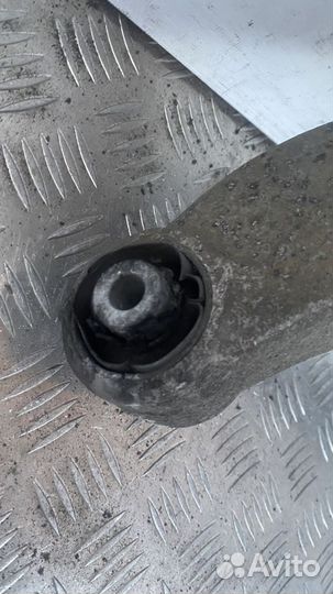 Рычаг задний нижний Прав. 33326753110 бмв 7 серия