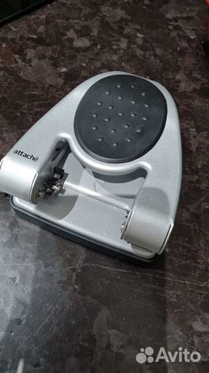 Дырокол Attache