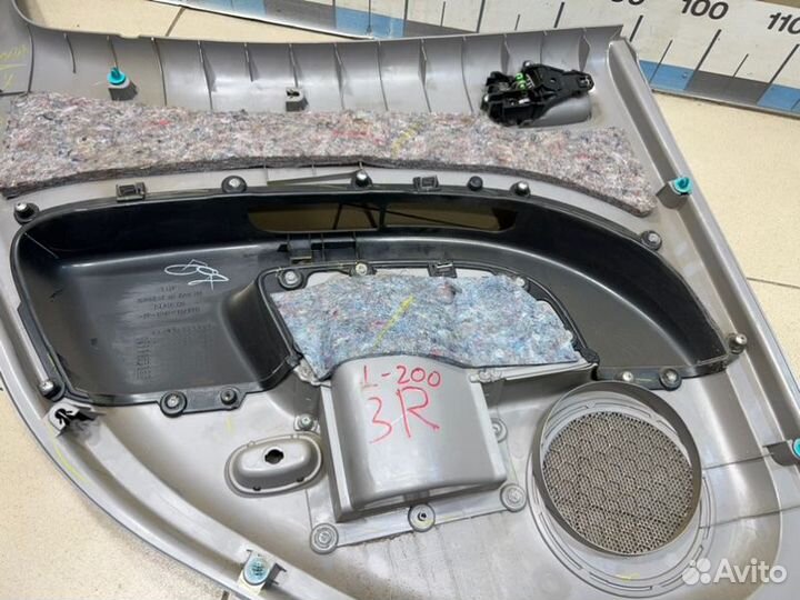 Обшивка двери задняя правая Mitsubishi L200 KB