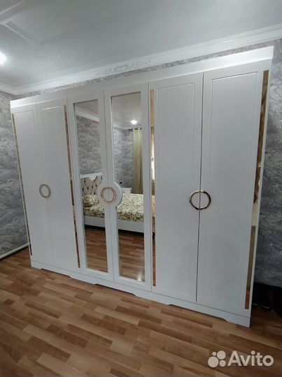 Спальный гарнитур