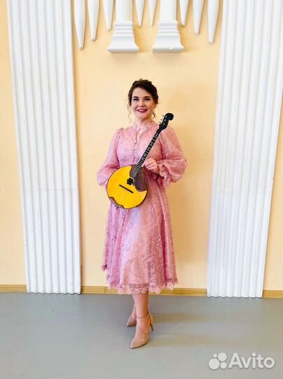 Преподаватель по гитаре, домре