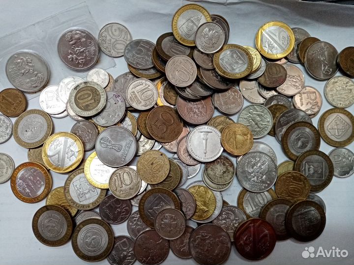 Купюры, монеты для коллекции