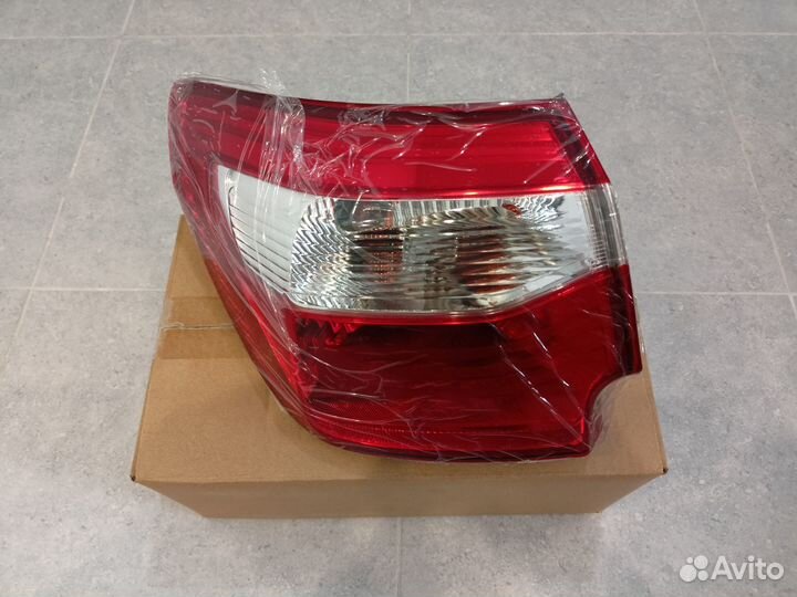 Фонарь задний левый наружный Kia Rio 3 хэтчбек