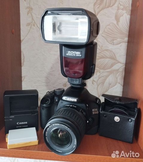 Зеркальный фотоаппарат canon 550D