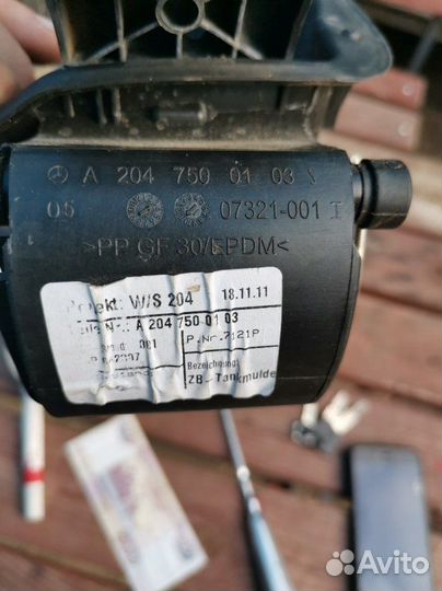 Ниша лючка бензобака Mercedes-Benz C-Class W204