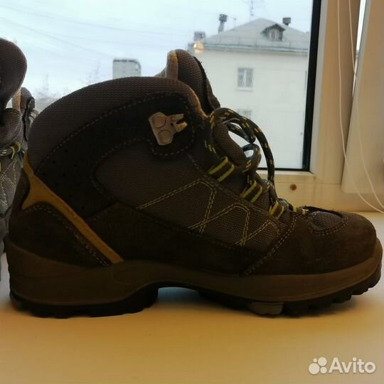 Треккинговые кроссовки 37 размер