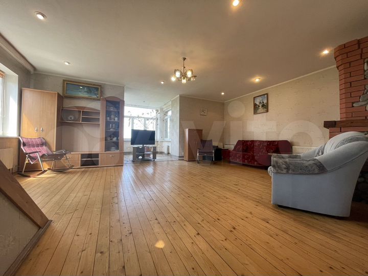 Дом 212 м² на участке 14,4 сот.