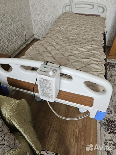 Медицинская кровать для лежачих больных