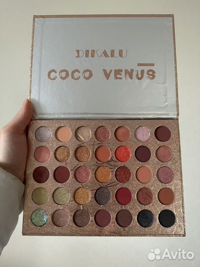 Палетка теней Coco Venus 35-pan Eyeshadow Palette