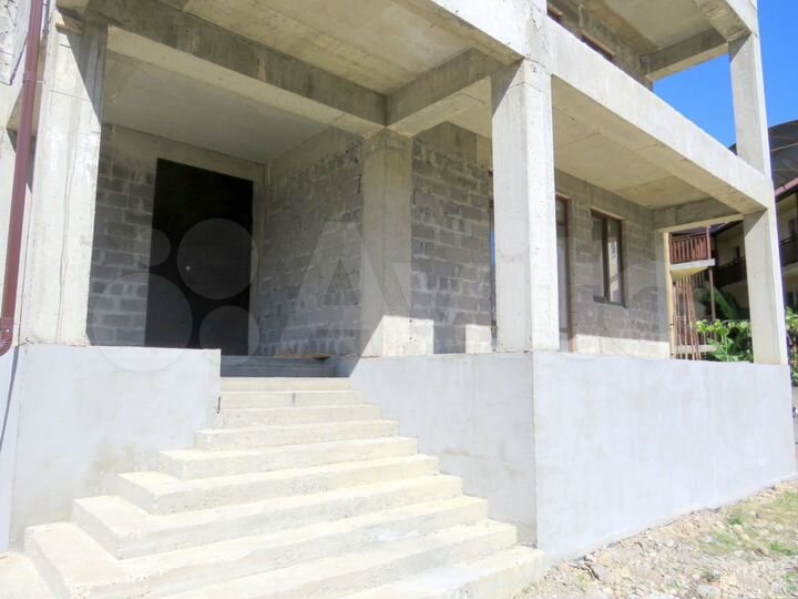 Дом 630 м² на участке 10 сот.