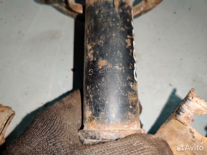 Амортизатор передний Nissan Primera W10