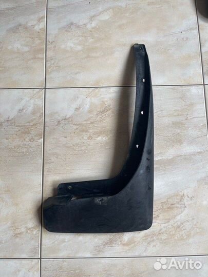 Брызговик задний правый Nissan Patrol Y 62 С 2010