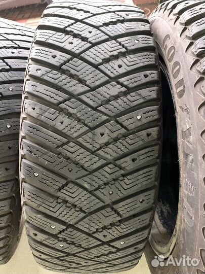 Goodyear Ultragrip Ice Arctic 215/55 R17 98T