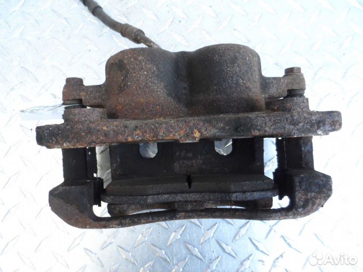 Суппорт передний правый Nissan Titan 1 Crew Cab