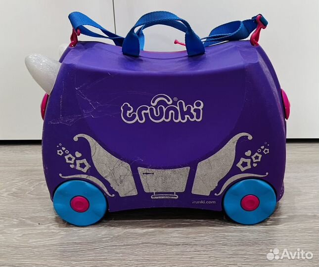 Детский чемодан на колесиках trunki