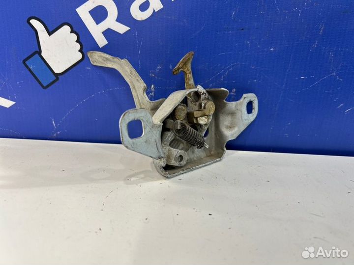 Замок капота Renault Duster 1