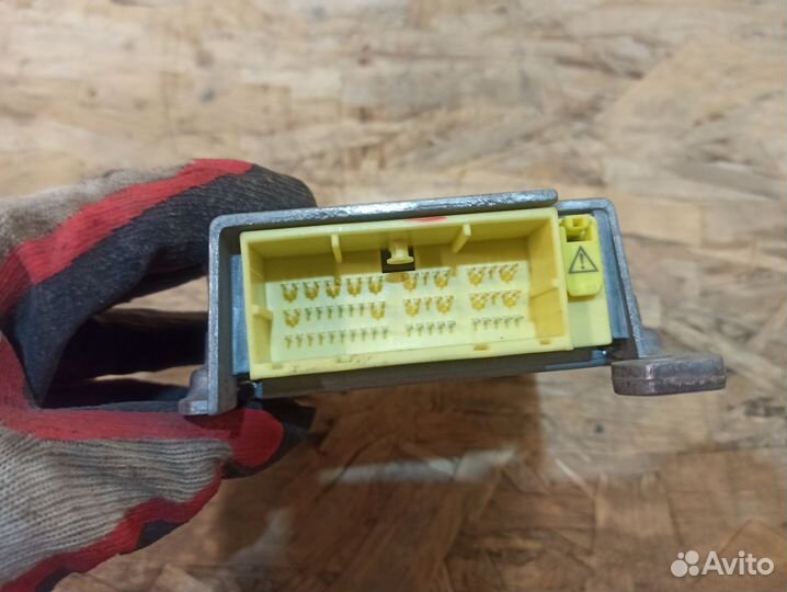 Блок управления airbag Toyota Corolla E150