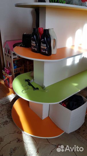 Стелажи островок полки разноцветные