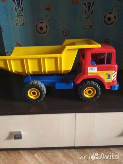 Машина Большая и игрушки
