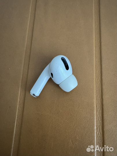Левый наушник AirPods Pro