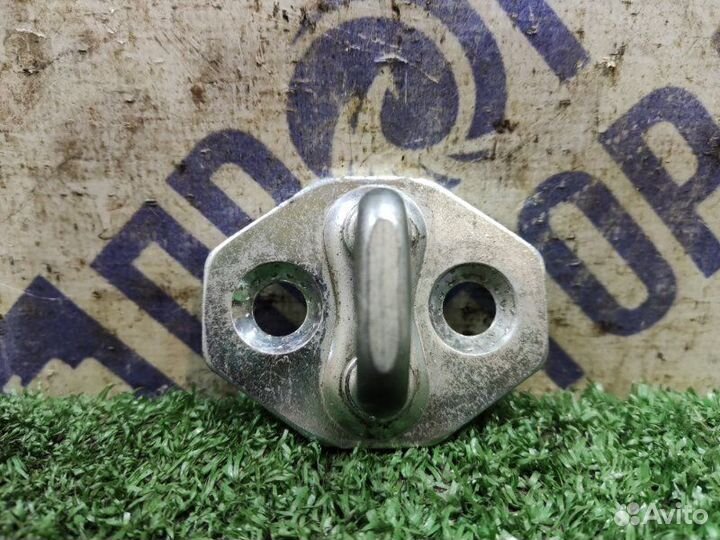 Ответная часть замка двери передняя правая Mazda